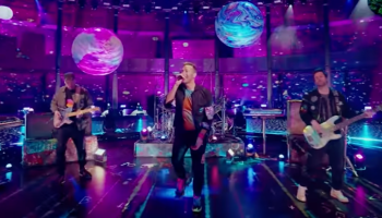 Checa a Coldplay tocando por primera vez "Higher Power" en vivo