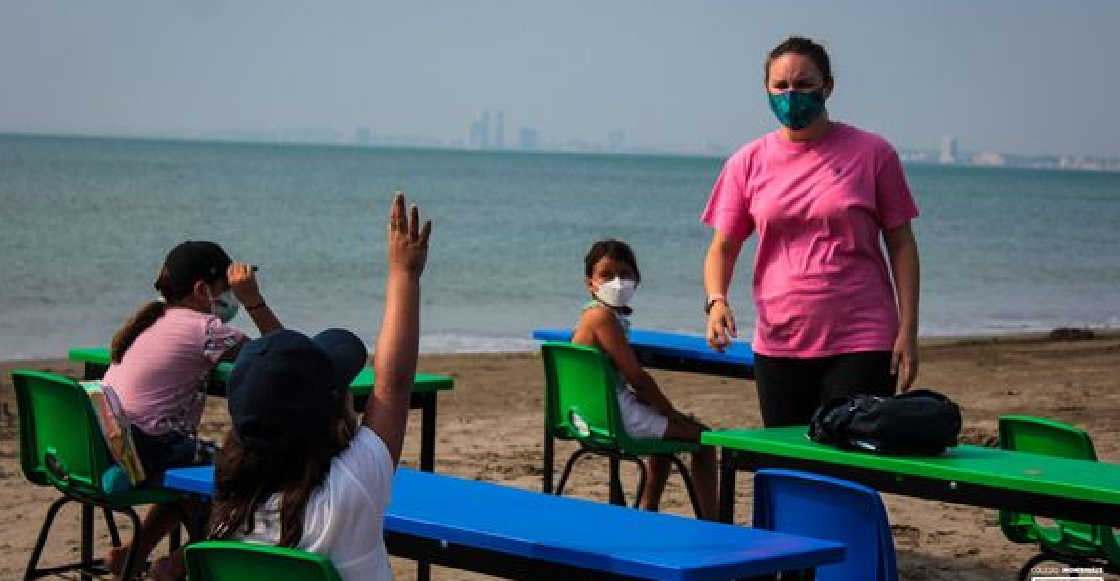 Colegio privado de Veracruz regresó a clases presenciales en una playa