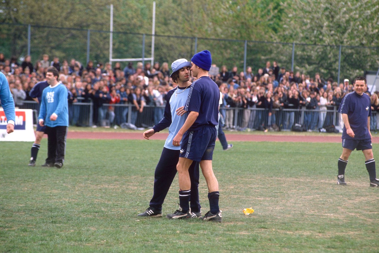 Damon Albarn y los Gallagher, una rivalidad entre el futbol y la música