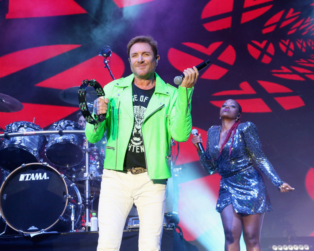 Duran Duran nos pone a bailar con su divertida rola "More Joy!" junto a CHAI