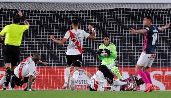 ¡Portero ambulante! Las atajadas de Enzo Pérez en el triunfo de River Plate en la Copa Libertadores
