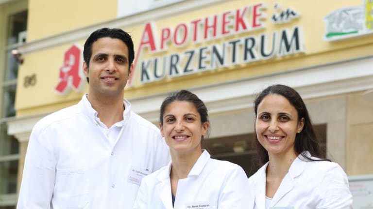 Riem Hussein, farmacéutica y árbitra de la Champions League Femenil