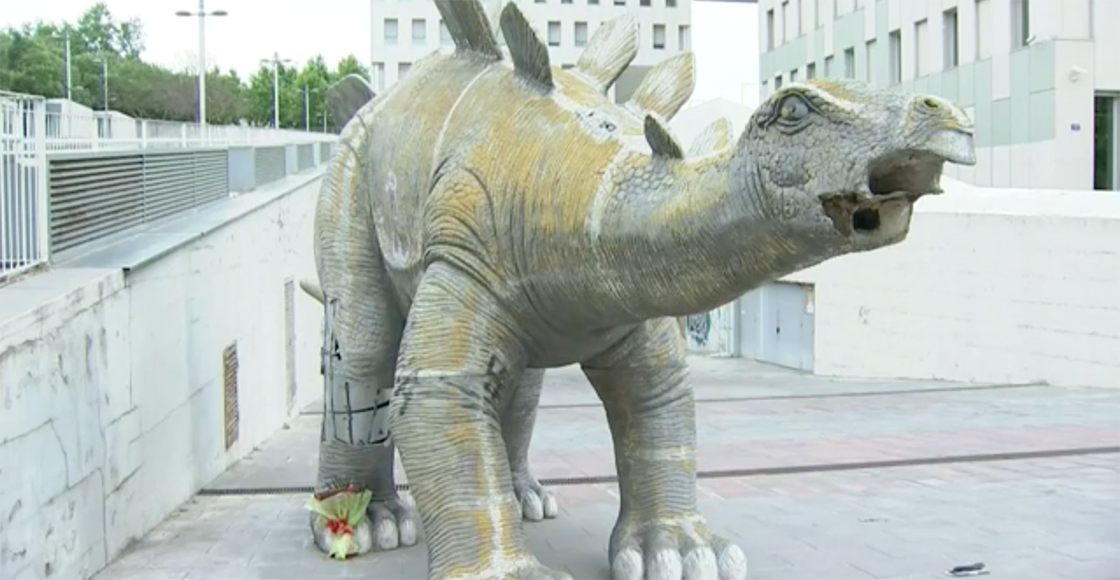 OLV: Hombre murió atrapado dentro de la estatua de un dinosaurio