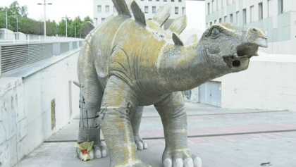 OLV: Hombre murió atrapado dentro de la estatua de un dinosaurio
