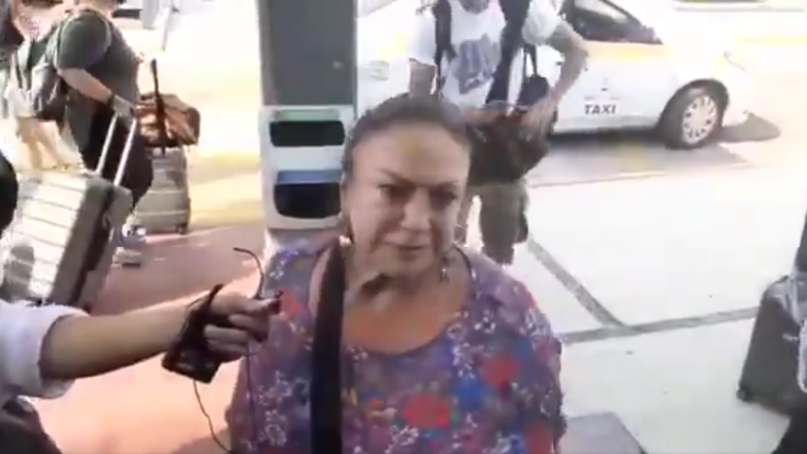 La cónsul Isabel Arvide vuela en primera clase y culpa a reporteros por "llenar" el avión