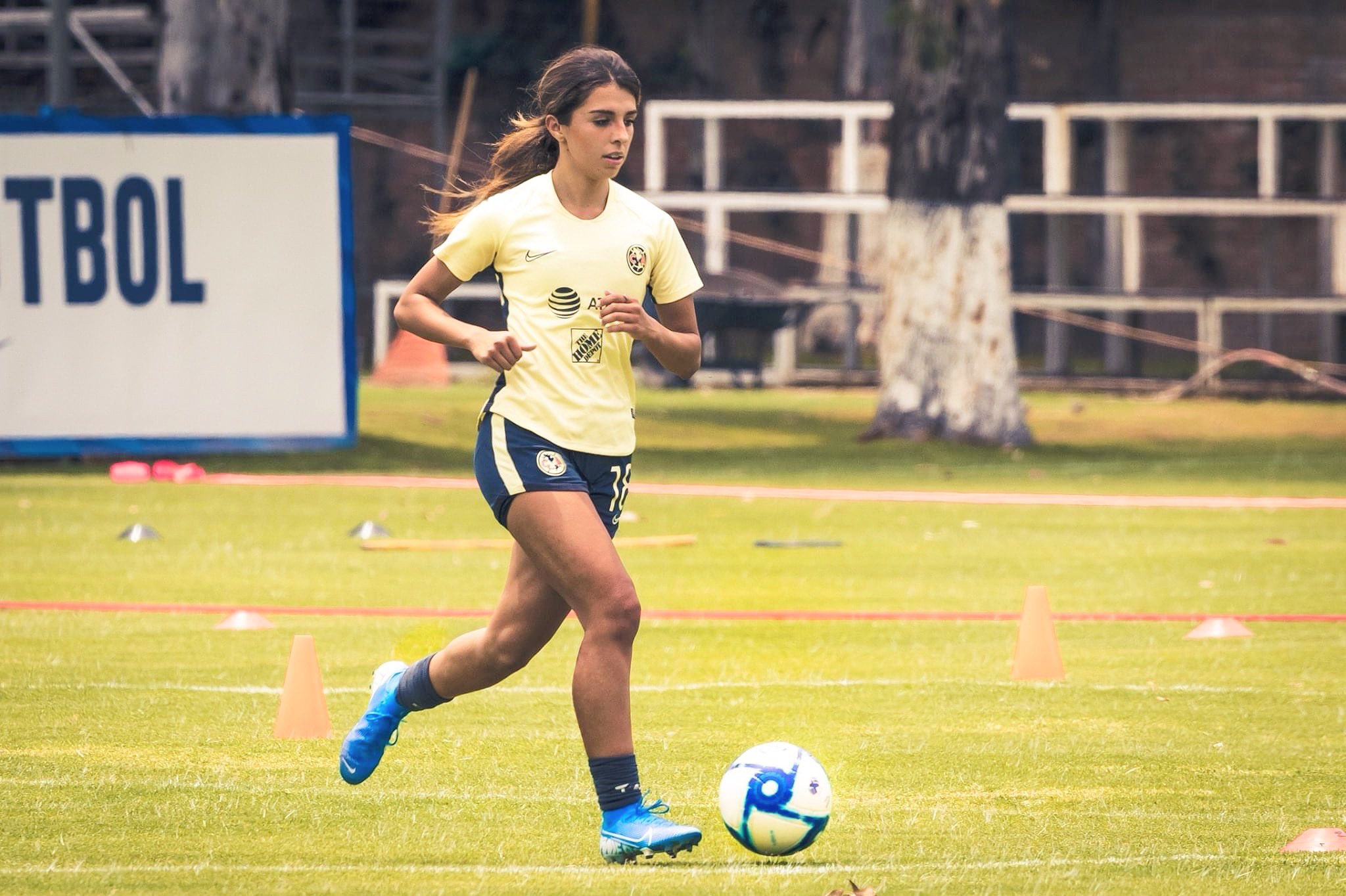 Jennifer Muñoz anuncia su retiro tras despedirse del América Femenil