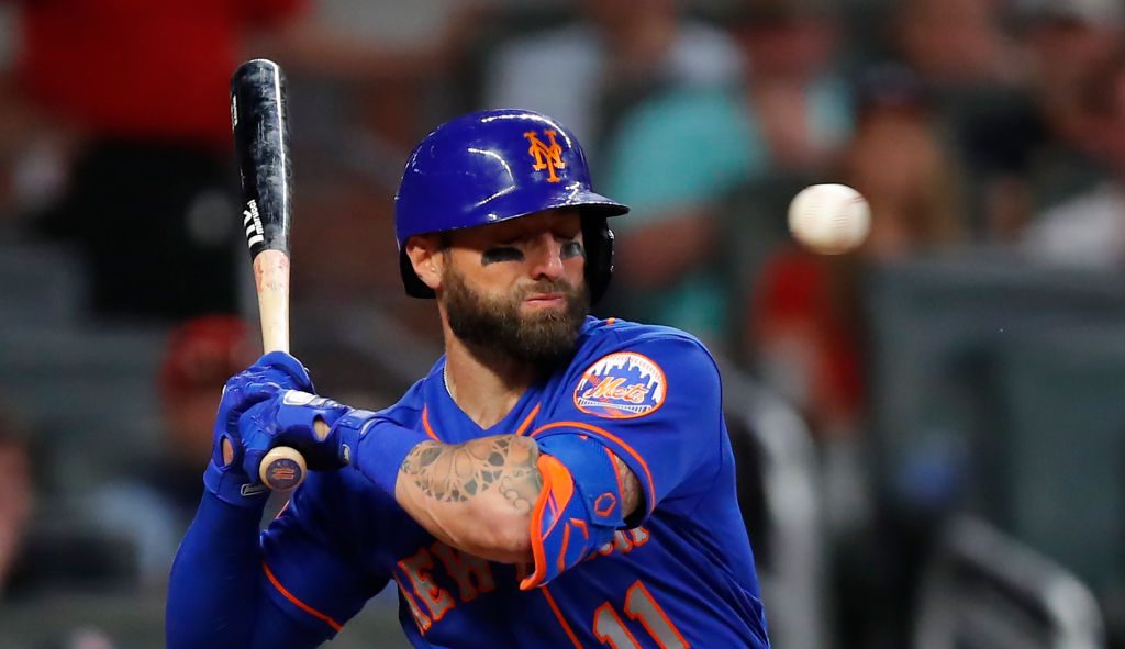 ¡Y salió caminando! El pelotazo a 94 mph que sufrió Kevin Pillar ante los Braves