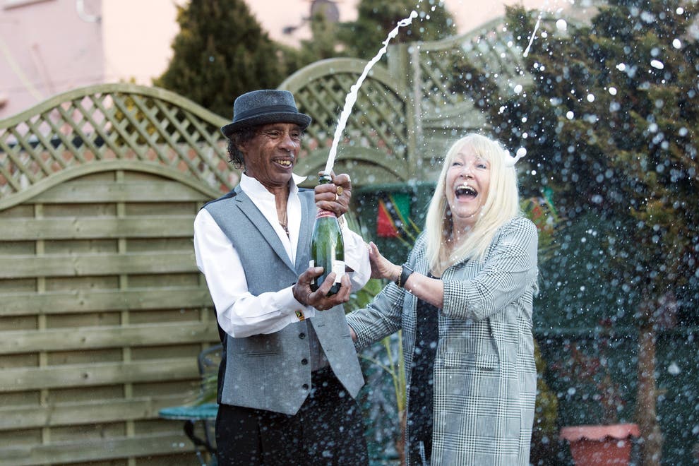 Teresa Robinson: La enfermera en primera línea de COVID que ganó la lotería