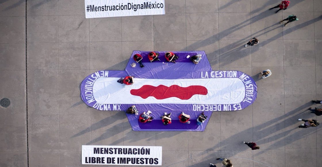 protesta-menstruacion-libre-impuestos-palacio-nacional