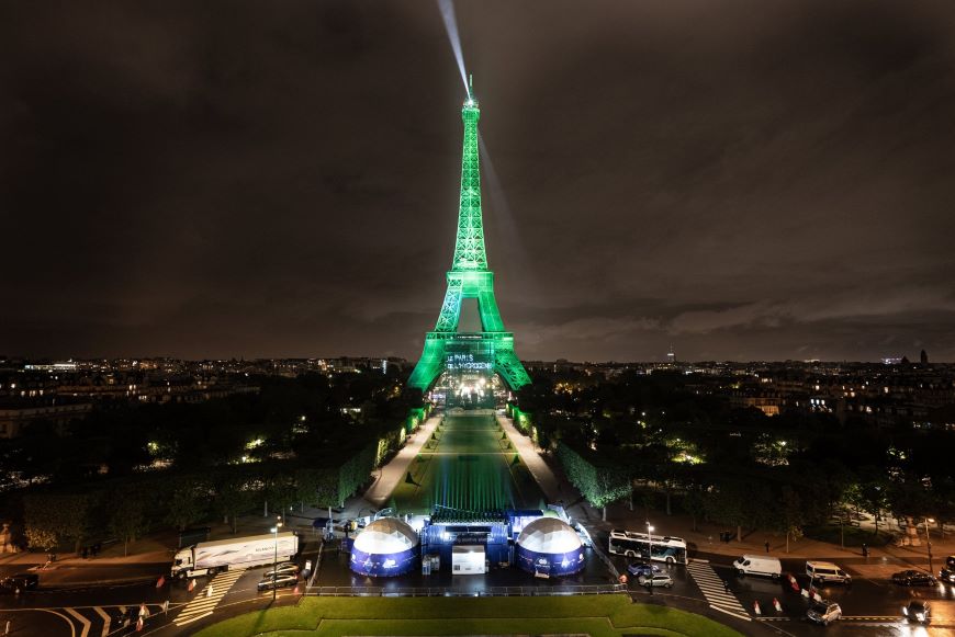 ¡Qué elegancia la de Francia! La Torre Eiffel se ilumina con hidrógeno verde