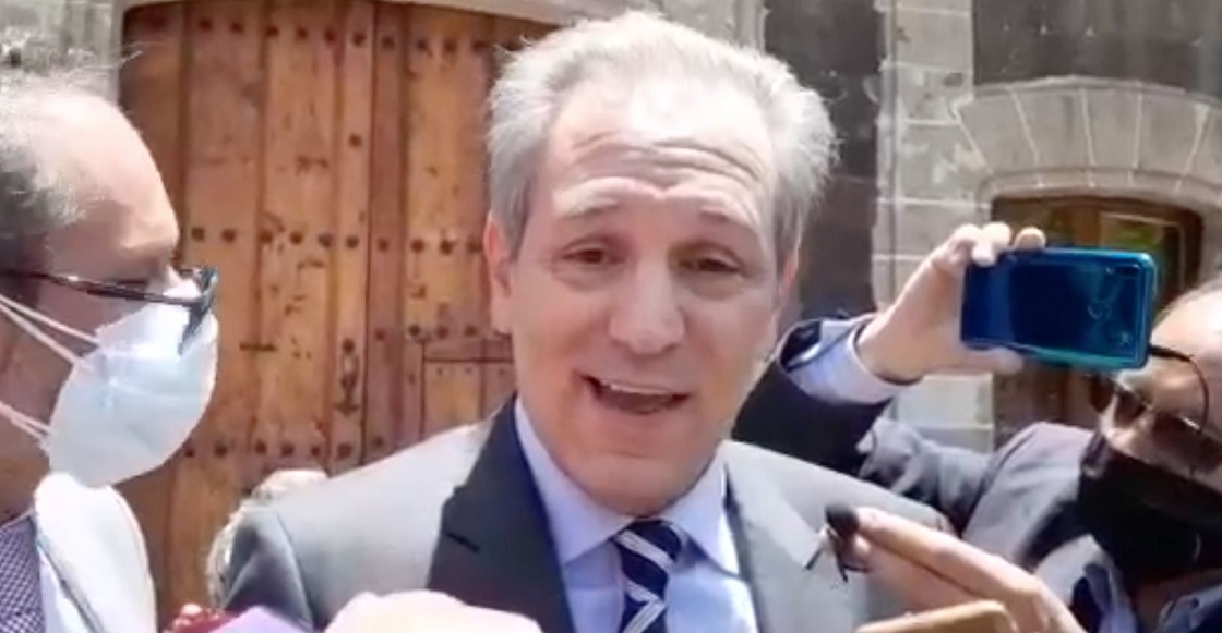 CIUDAD DE MÉXICO, 10JUNIO2021.- Andrés Manuel López Obrador, Presidente de México, se reunió con empresarios en Palacio Nacional, lo acompaño Alfonso Romo, ex Jefe de la Oficina de la Presidencia. A la salida fue entrevistado Antonio Del Valle Perochena, presidente del Consejo Mexicano de Negocios, quien ofreció detalles del encuentro privado, en el cual también estuvieron Carlos Slim Domit y Claudio X. González Laporte. 