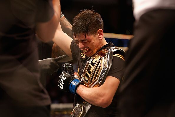 Brandon Moreno consigue le título peso mosca de la UFC