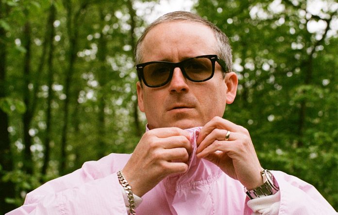 Alexis Taylor de Hot Chip anuncia su nuevo álbum solista con la rola "Dying In Heaven"