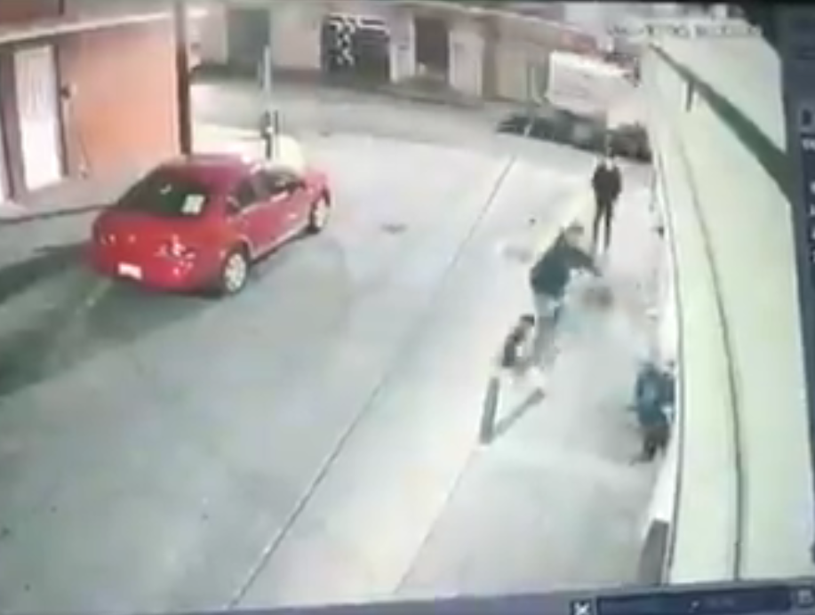 Captan el momento en que sujetos armados le roban su perro a un niño de 10 años