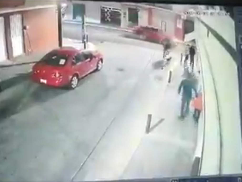 Captan el momento en que sujetos armados le roban su perro a un niño de 10 años