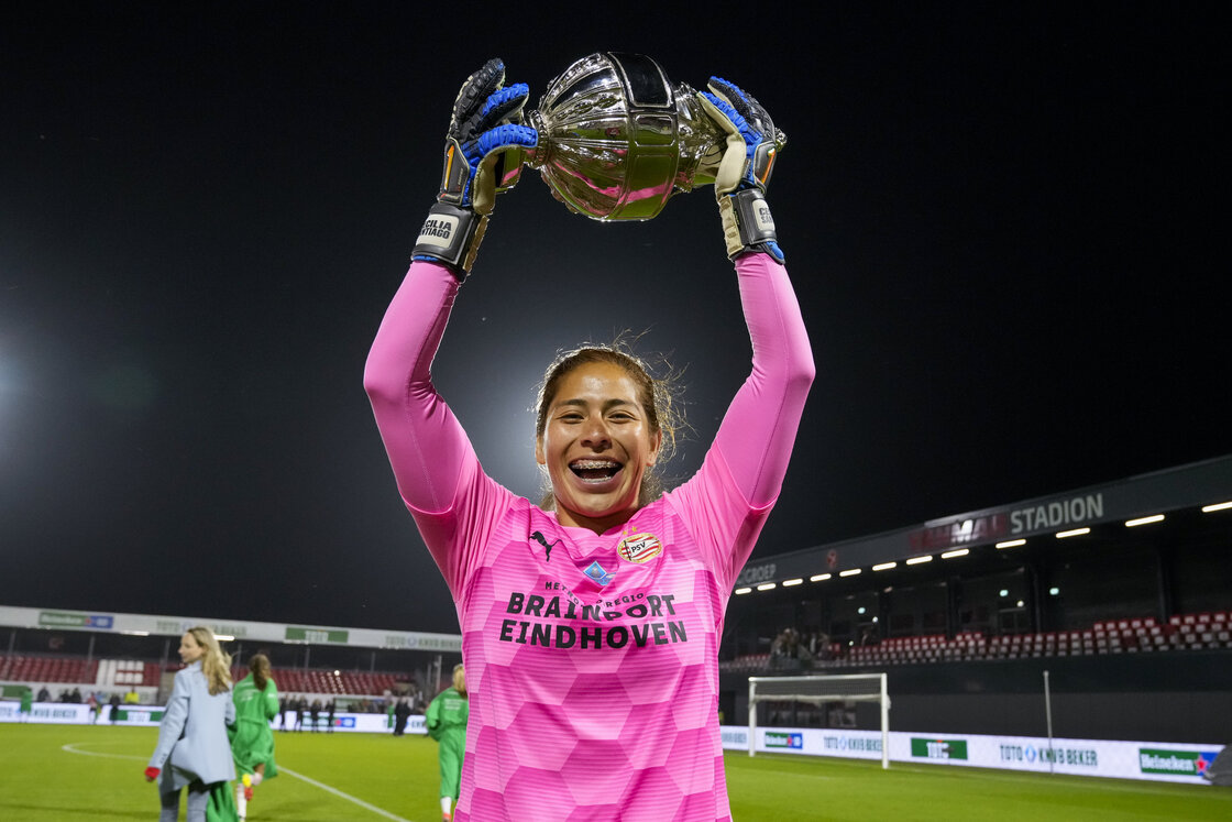 ¡Adiós, PSV! Cecilia Santiago vuelve a México para defender la portería de Tigres Femenil