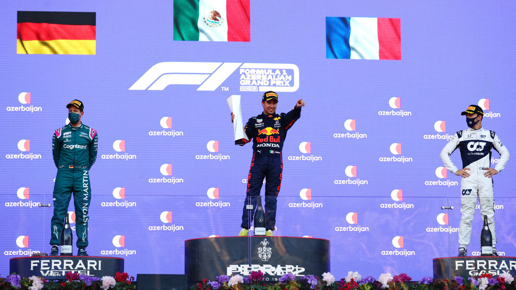 En imágenes y videos: Así se escuchó el himno mexicano por el triunfo de Checo Pérez en Azerbaiyán