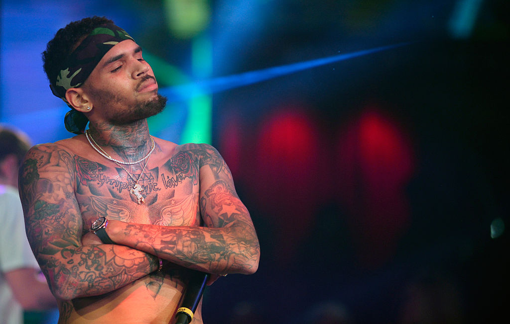 ¿Otra vez tú? Chris Brown es acusado de golpear a una mujer 