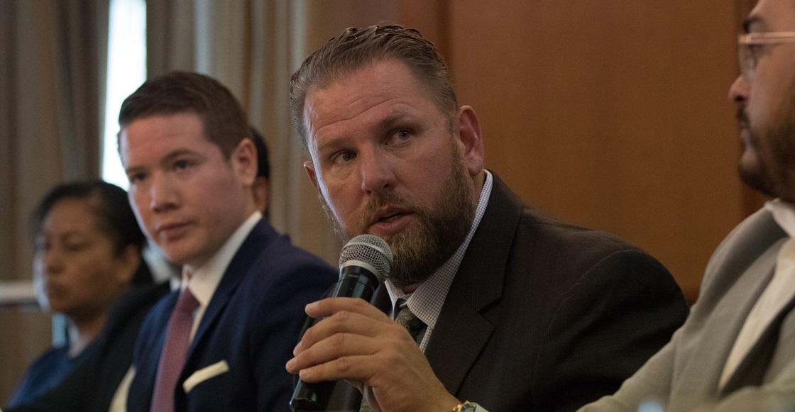 CIUDAD DE MÉXICO, 09JUNIO2021.- Cristopher Estupiñan, abogado de Carbino Legal; Jason Webster, integrante de la firma "The Webster Law Firm"; Bernarda Salgado López, quien perdió a una hija en la tragedia de la Línea 12, mientras que su otra hija Tanya, de 15 años, se encuentra aún recuperándose las graves heridas que sufrió en el accidente del 3 de mayo, y varios familiares de personas que resultaron heridos en estos hechos, ofrecieron una conferencia de prensa. Anunciaron que demandarán a las empresas responsables de la construcción en tribunales de Estados Unidos, planeación y mantenimiento de la llamada Línea Dorada, en tribunales de Estados Unidos. Las empresas involucradas se encuentran Alstom, ICA y Grupo Carso, y señalaron que su intención es pedir la reparación económica de daños para las víctimas.  