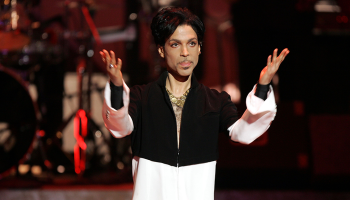 Escucha por acá "Born 2 Die", una rola inédita de Prince