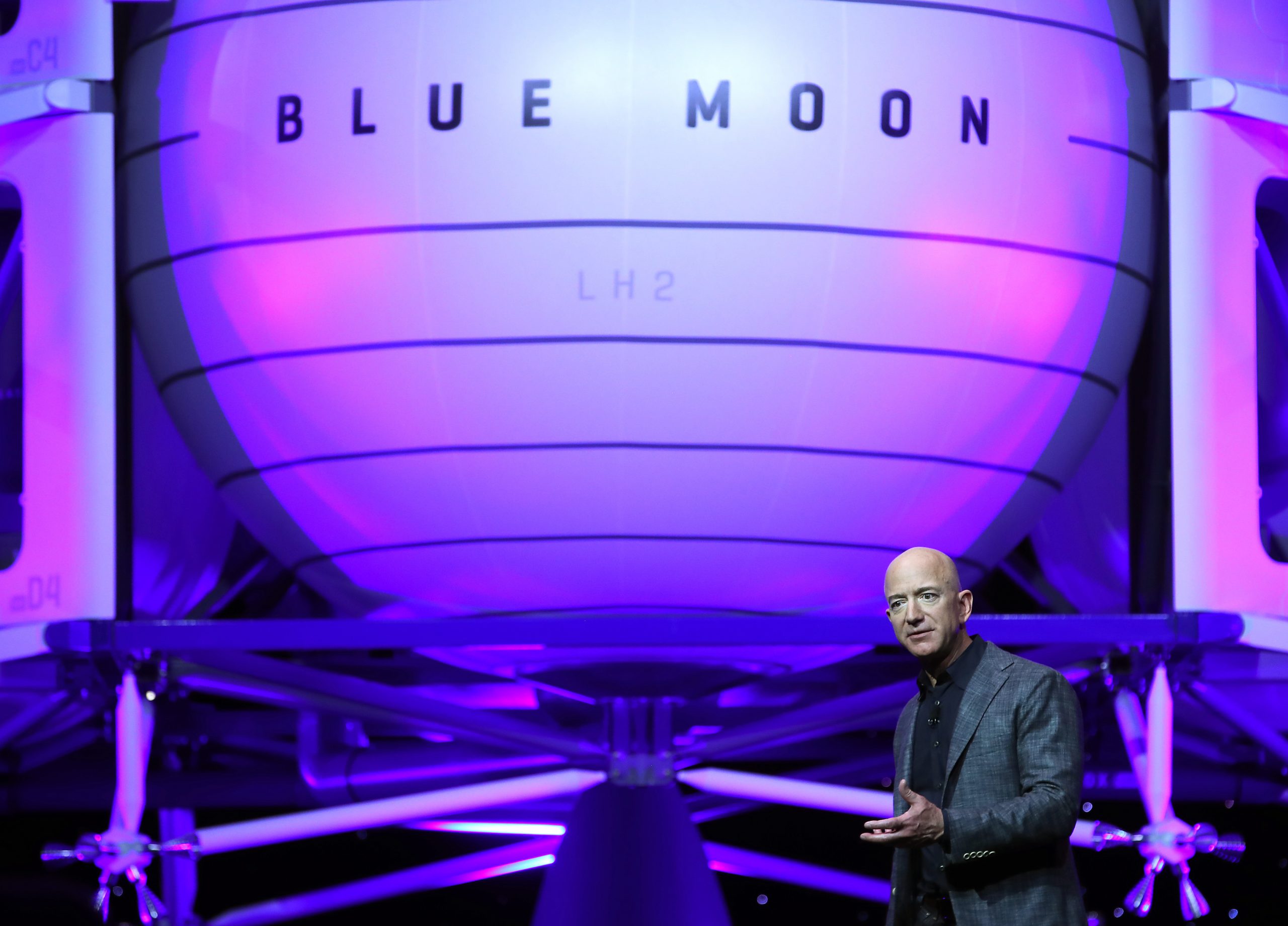 Jeff Bezos viajará al espacio en el primer vuelo tripulado de Blue Origins