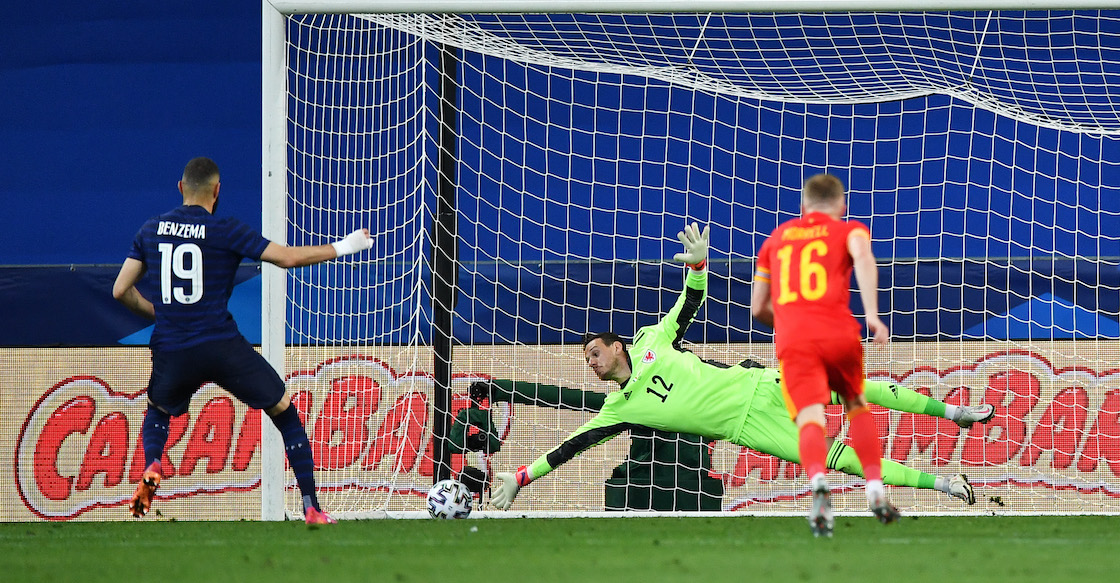 Benzema regresó a la Selección de Francia y falló un penal contra Gales