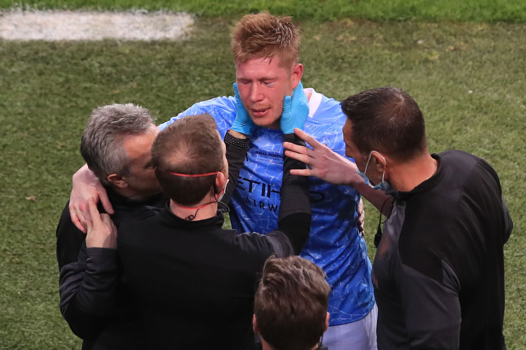 Kevin De Bruyne perdió sensibilidad en la mitad del rostro, luego de sufrir una doble fractura