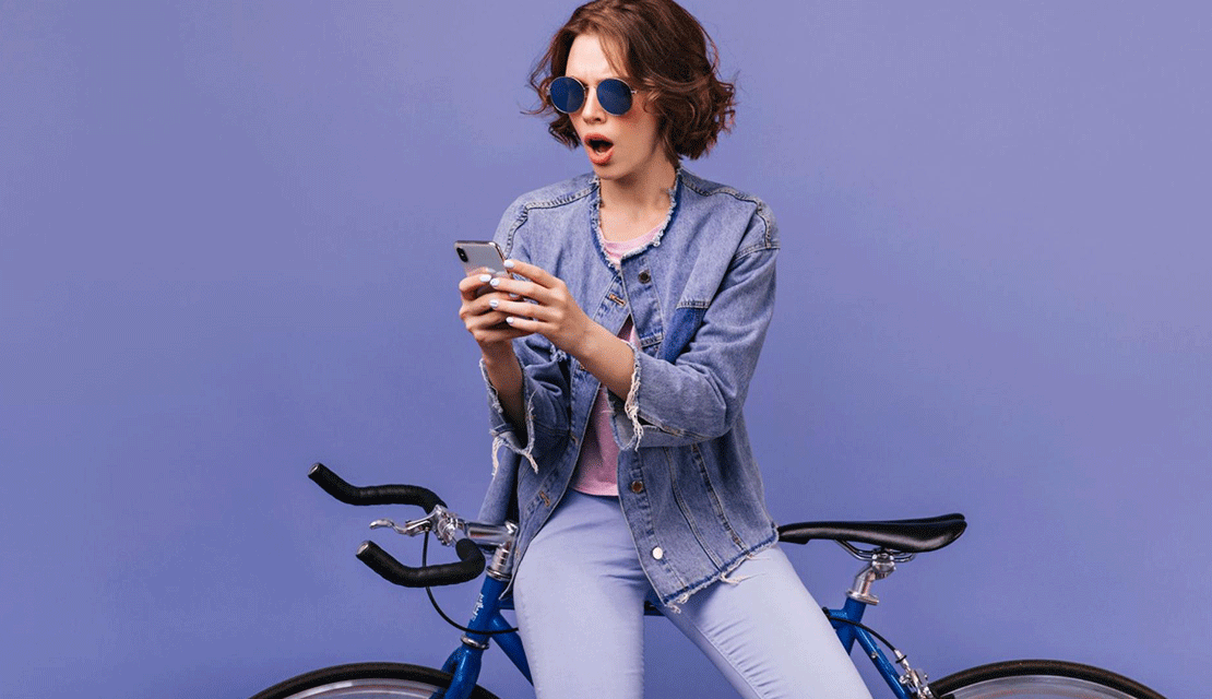 mujer-en-bicicleta-con-celular