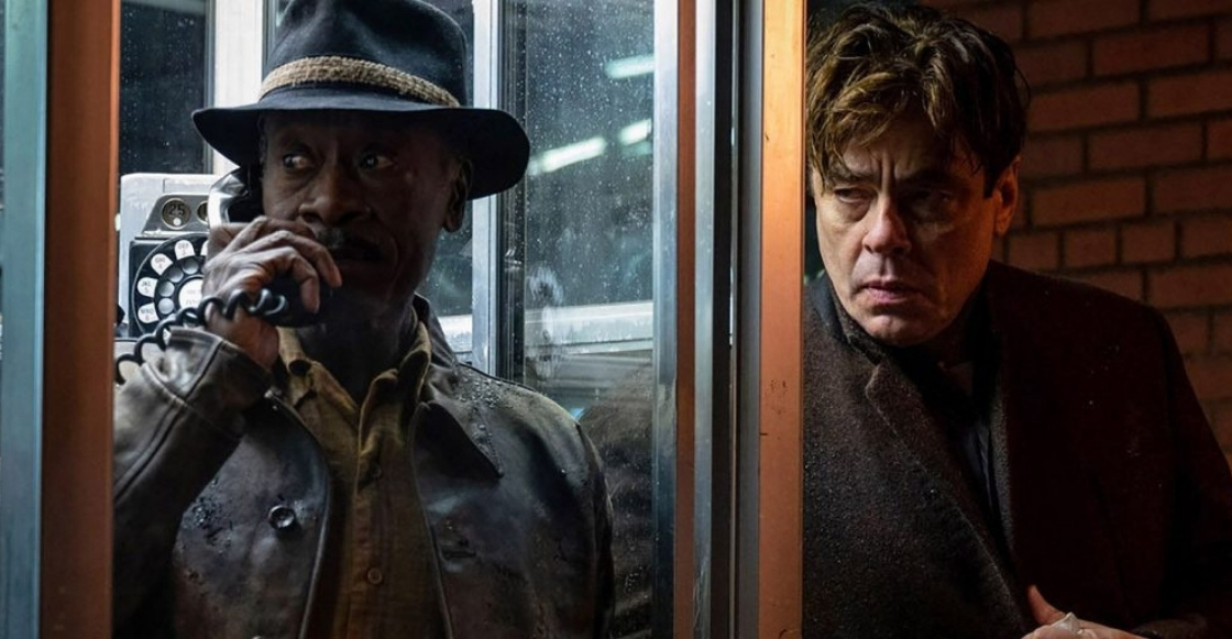 Don Cheadle y Benicio Del Toro orquestan un robo en el nuevo tráiler de 'No Sudden Move'