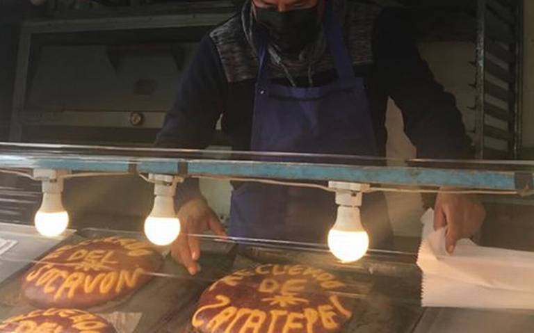 ¿Pa'l susto? Aunque no lo crean, ya venden el pan del recuerdo del socavón de Puebla
