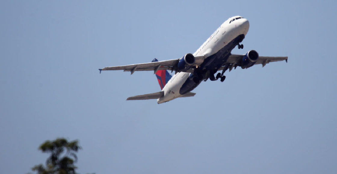 Aterrizan de emergencia un avión en EU por un pasajero que amenazó con derribarlo