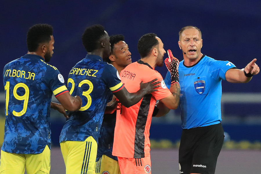 ¡Polémica en Copa América! La jugada con la que Brasil remontó gracias a la intervención del árbitro Pitana