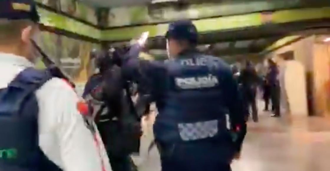 policias-cdmx-metro-centro-foro-tv-imagen-videos-agresiones-02