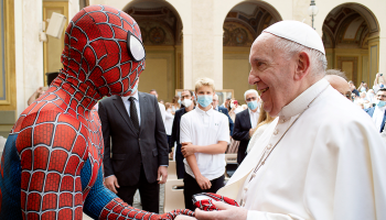 Y a todo esto, ¿por qué fue Spider-Man al Vaticano a visitar al papa Francisco?