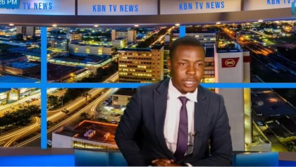 Balconeada nivel: Presentador de noticias revela en transmisión que no le pagaban
