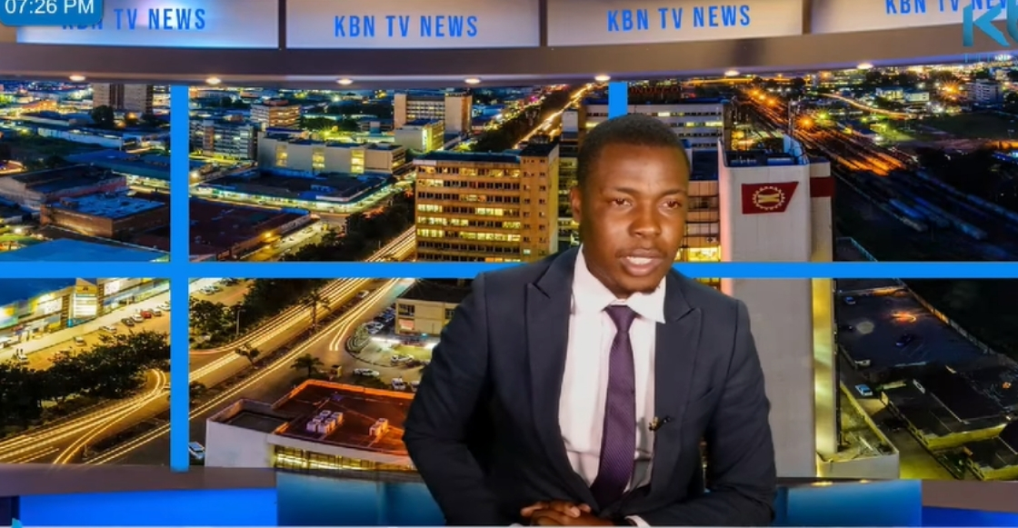 Balconeada nivel: Presentador de noticias revela en transmisión que no le pagaban