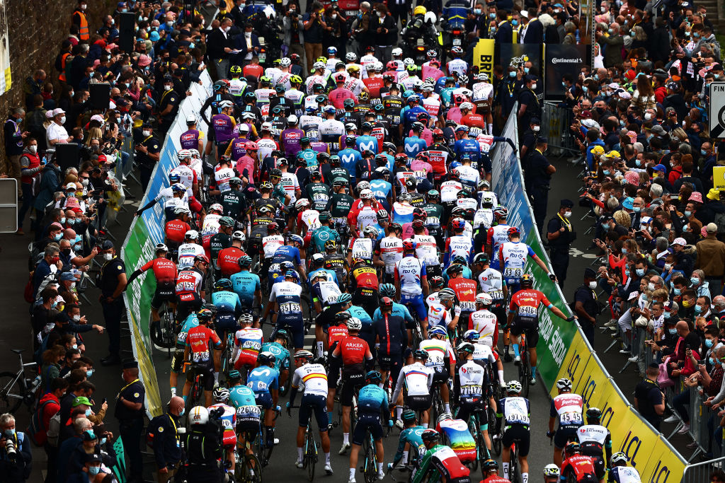 Accidentes y victoria de Alaphilippe: Así fue la primera etapa del Tour de Francia