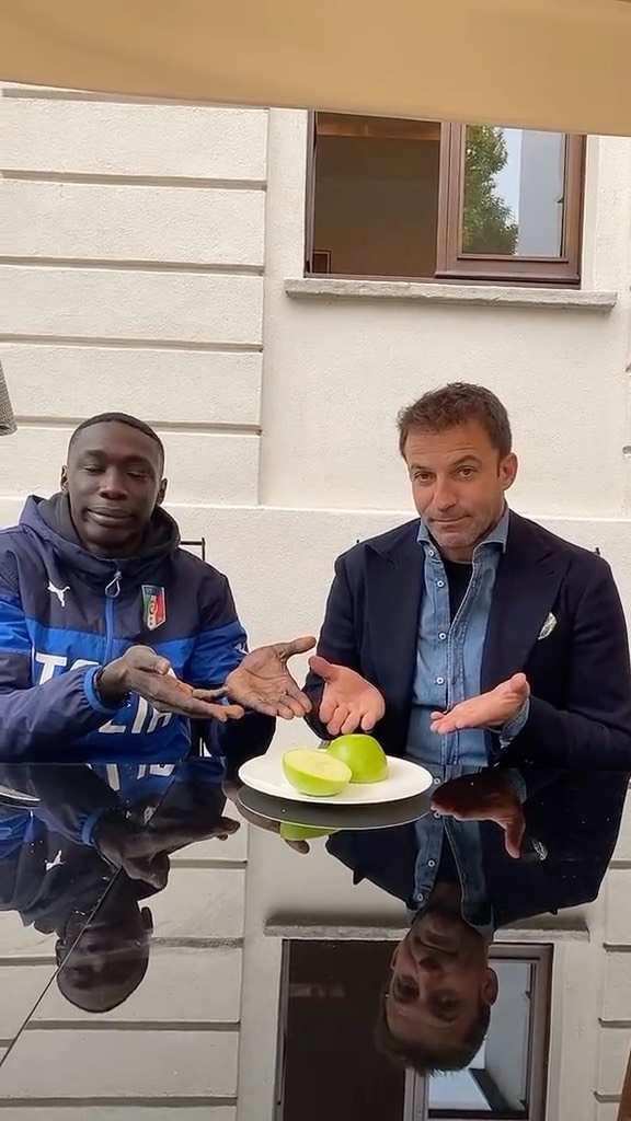 Y a todo esto... ¿Quién es Khaby Lame, el chico senegalés que la rompe en TikTok?