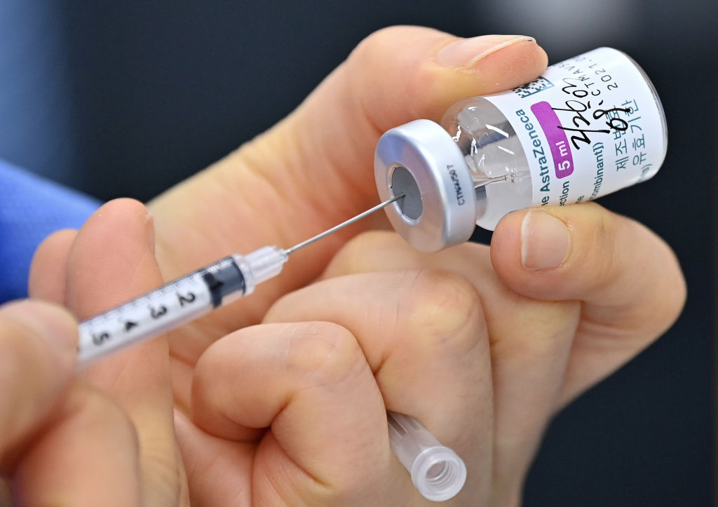 Al rescate: AstraZeneca inicia ensayo de vacuna contra variante beta de COVID-19