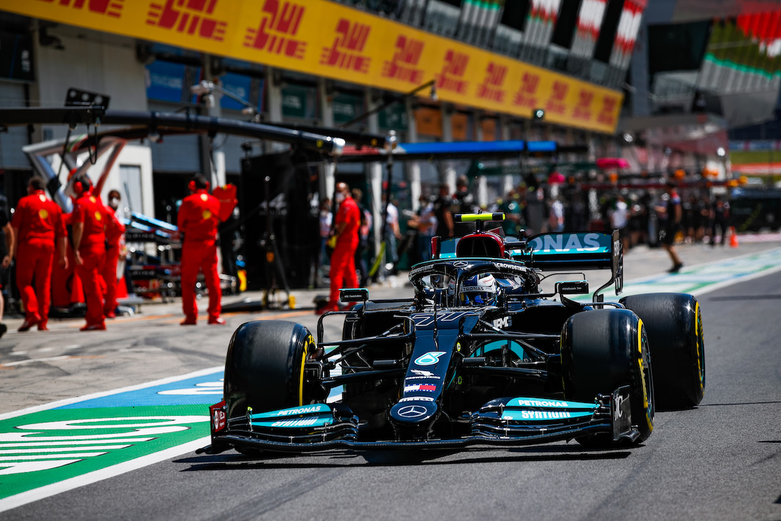 ¿Cómo beneficia a Checo y Red Bull la sanción a Valtteri Bottas tras su incidente en pits?