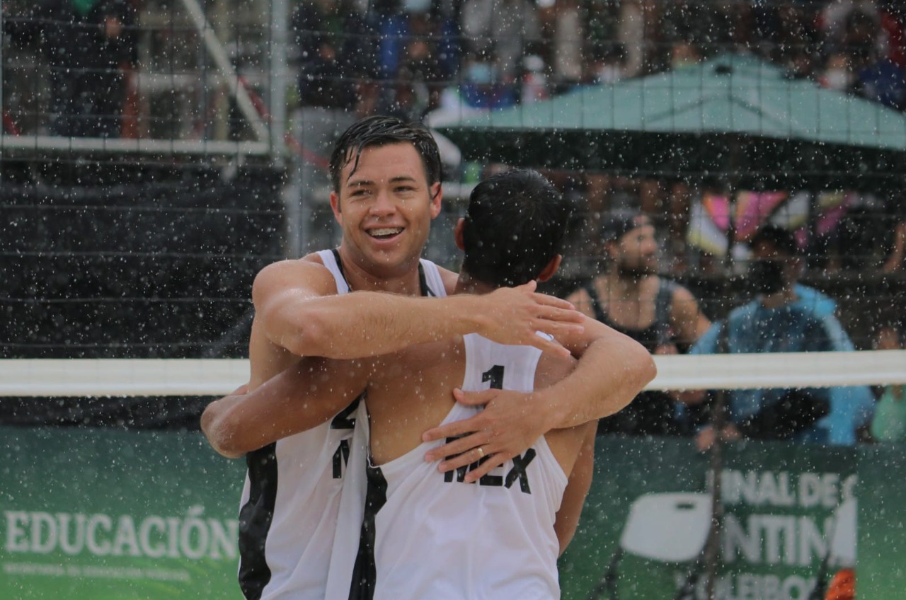 México consigue medalla dorada y plaza olímpica en set de oro en voleibol de playa