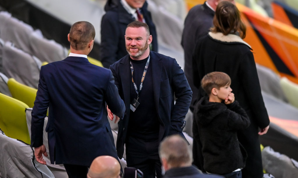 Wayne Rooney de visita en un estadio