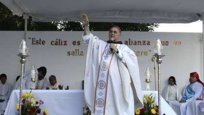 CHILPANCINGO, GUERRERO, 24MARZO2016.- Salvador Rangel Mendoza, Obispo de la Diocesis de Chilpancingo-Chilapa, encabezó la celebración de lavatorio de pies en el marco de la celebraciones religiosas de Semana Santa, la liturgia se realizó frente a la catedral de "La Asunción de María", en el zócalo.
