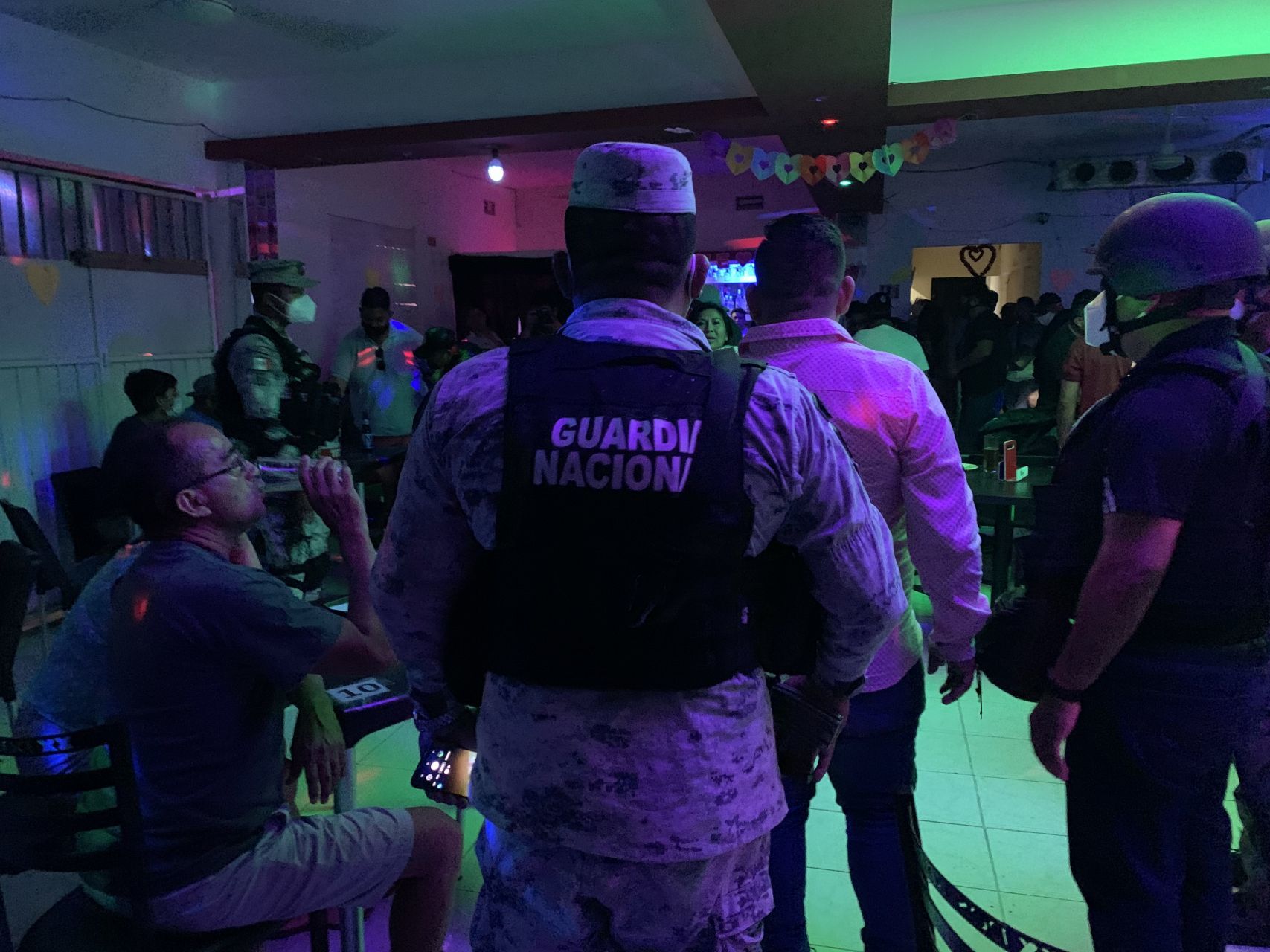 Alcalde de Mazatlán descarta cerrar bares pese a aumento de COVID-19