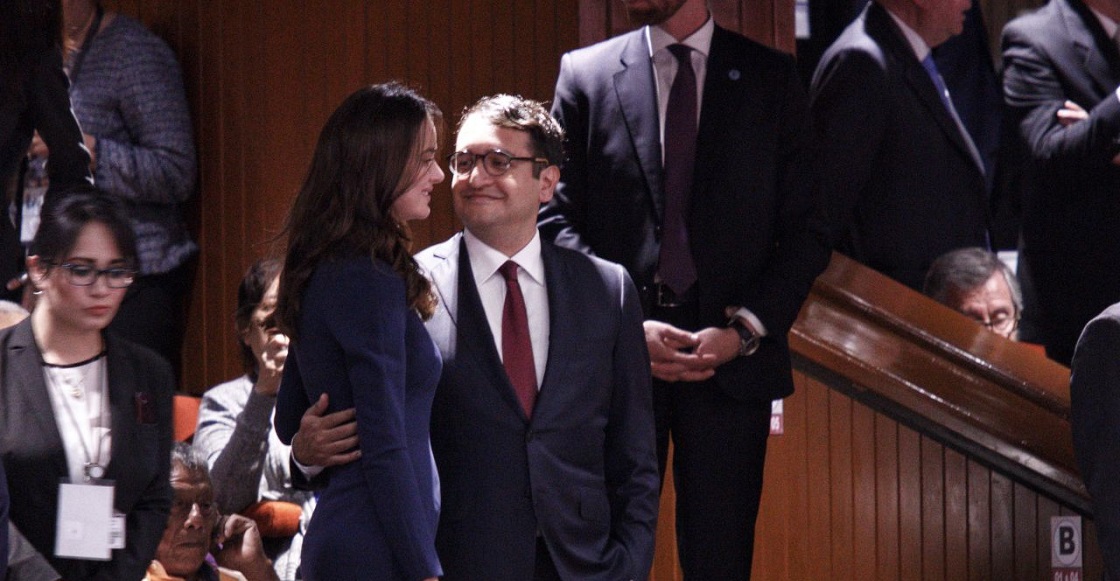 CIUDAD DE MÉXICO, 01DICIEMBRE2018.- Andrés Manuel López Obrador tomó protesta como Presidente Constitucional de los Estados Unidos Mexicanos, la banda le fue cedida por Porfirio Muñoz Ledo, presidente de la mesa directiva de la Cámara de Diputados, quien a su vez la recibió de Enrique Peña Nieto, Presidente de México saliente, en la sesión general del Congreso de la Unión. 