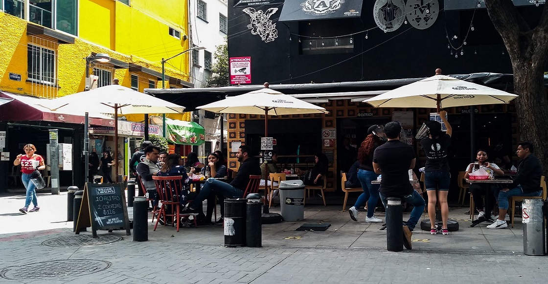 CIUDAD DE MEXICO, 14AGOSTO2020.- Luego de más de cinco meses cerrados, los bares reabrieron sus puertas tras cambiar su giro a restaurantes respetando las medidas sanitarias para prevenir contagios por Covid-19.