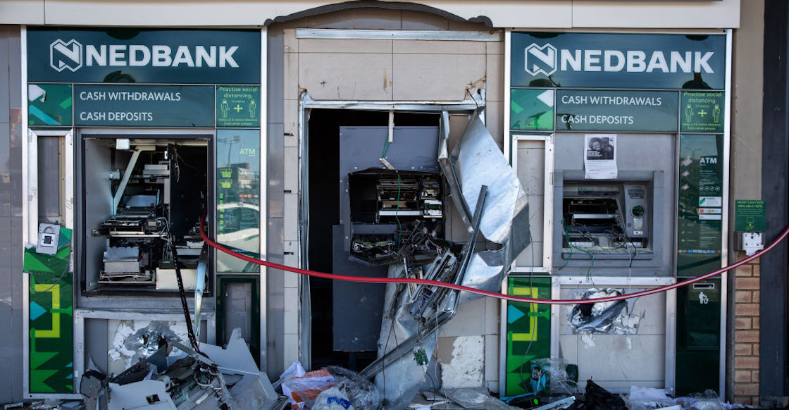bebe-lanzado-edificio-sudafrica-foto-protestas-que-pasa-manifestaciones-incendio-02
