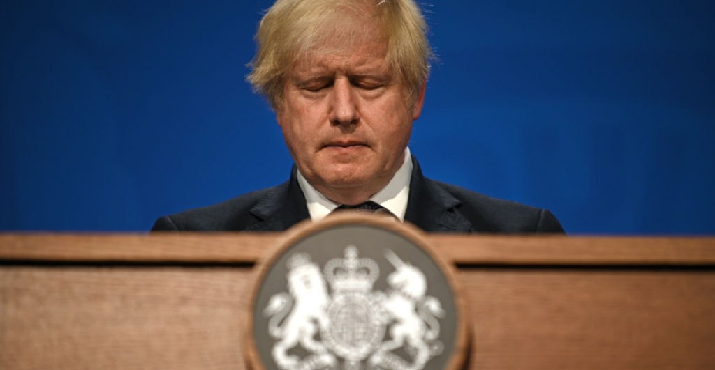 Boris Johnson se aísla tras tener contacto con un funcionario contagiado de COVID