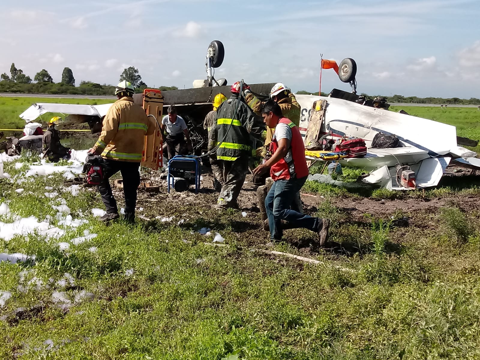 Una avioneta se desplomó en el aeropuerto de Durango; reportan que el piloto murió