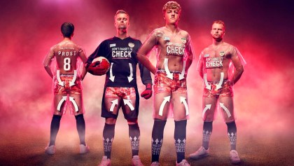 El curioso uniforme transparente de un equipo inglés para impulsar la lucha contra cáncer de próstata